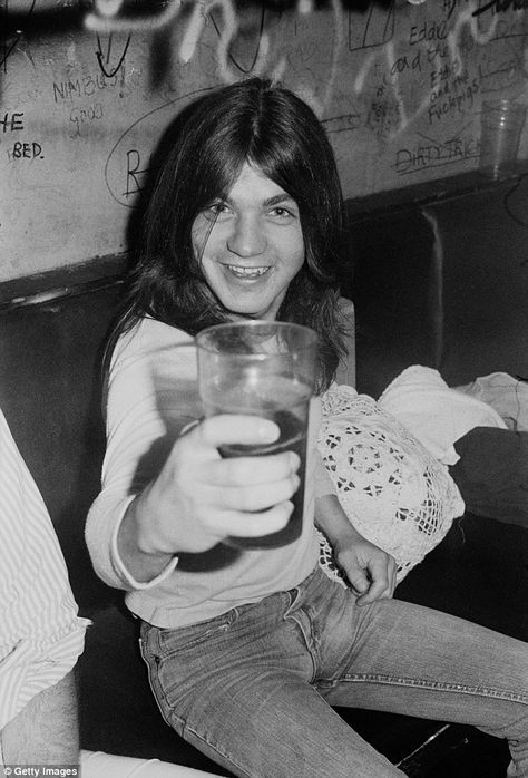 Young guy: Malcolm, a founding member of AC/DC, was the rhythm guitarist and backing vocalist Ac Dc Band, Malcolm Young, Rock & Roll, Bon Scott, Brian Johnson, Greatest Rock Bands, Angus Young, Music Pics, Rock N’roll