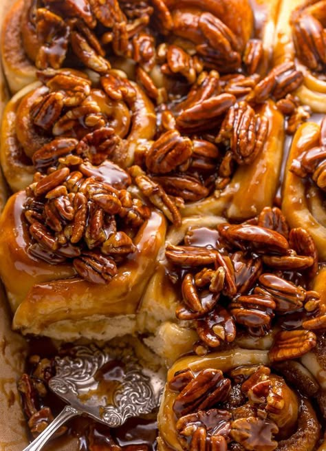 Dessert Buns, Pecan Cinnamon, Pecan Cinnamon Rolls, Pecan Sticky Buns, Sweet Roll Recipe, Baker By Nature, Pecan Rolls, Pane Dolce, Yeast Breads