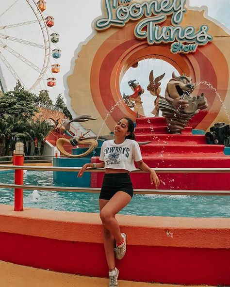 Deborah Mingrone (@missmingrone) • Instagram photos and videos Water Park Ideas, Hopi Hari, Twisted Disney Princesses, Wheel In The Sky, Beto Carrero World, Feeling Alive, Travel Pose, Park Photography, Cute Instagram Pictures