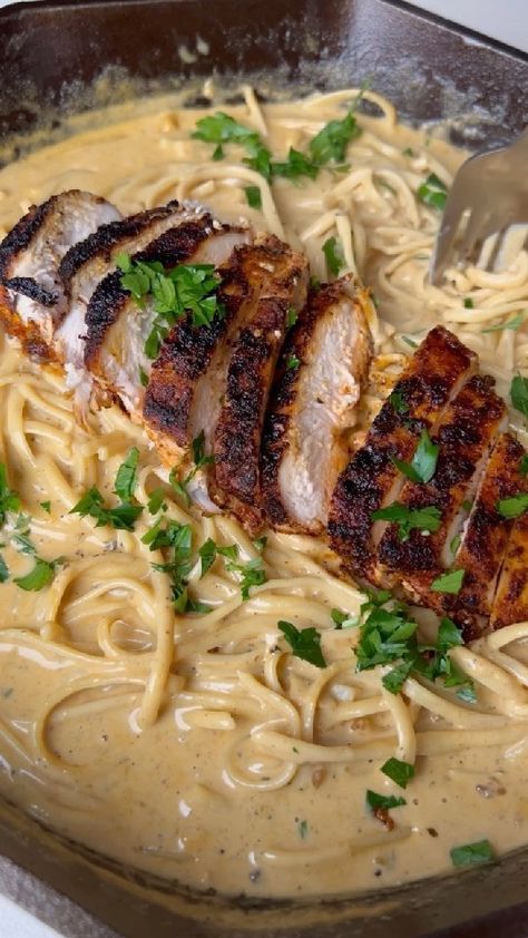 Cajun Chicken Alfredo Recipe, Fetuchini Alfredo, Chicken Alfredo Recipe, Cajun Chicken Alfredo, Pasta Alfredo, Salsa Fresca, Cajun Creole Recipes, Chicken Alfredo Recipes, Chicken Alfredo Pasta