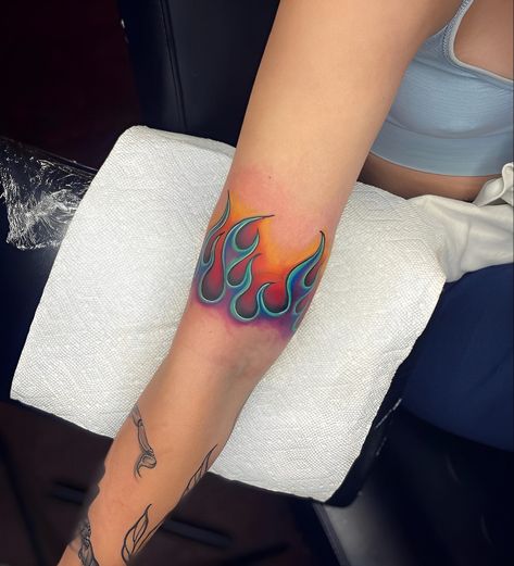 Finger Tattoos Fade, Globe Tattoos, Flame Tattoos, Fire Tattoo, Tattoos For Black Skin, Red Ink Tattoos, Leg Tattoos Women, Pretty Tattoos For Women, Tatuaje A Color