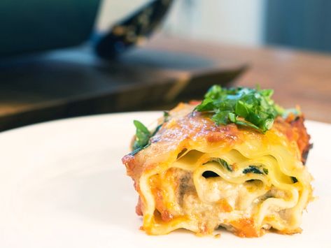 Giada De Laurentiis’ Lasagna Rolls Recipe – SheKnows Giada Lasagna Rolls, Stuffed Lasagna Rolls, Lasagne Roll Ups, Lasagna Rolls Recipe, Recipes Lasagna, Zucchini Lasagna Rolls, Giada De Laurentiis Recipes, Mushroom Lasagna, Giada Recipes