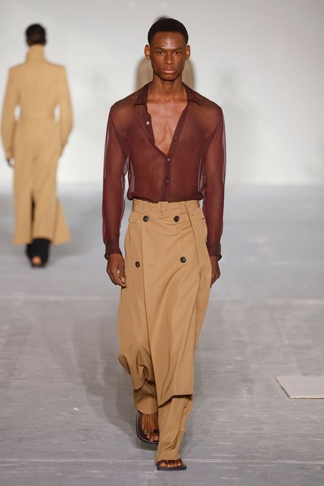 Dries Van Noten Menswear, Tiny Shorts, Menswear Runway, Soft Tailoring, Fashion Design Clothes, Mens Spring, Dries Van Noten, Spring 2024, 2024 Collection