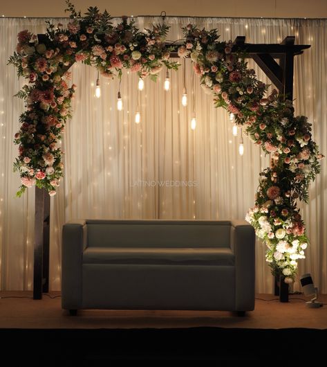 Engagement Small Stage Decoration, Kerala Engagement Decorations, 25th Anniversary Decorations Backdrop, Anniversary Photo Booth Ideas, 25th Anniversary Decorations Indian, 25 Anniversary Decoration Ideas At Home, Engagement Decorations Indian Stage, Reception Stage Decoration Indian Indoor, Nikah Setup