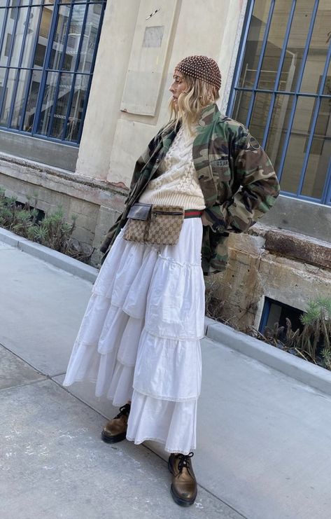 Depop Ideas, Outfit Printemps, Maximalist Style, Stylist Outfit, Maxi Skirt Style, Comfort Fashion, Travel Comfort, Camo Fashion, Styling Inspiration