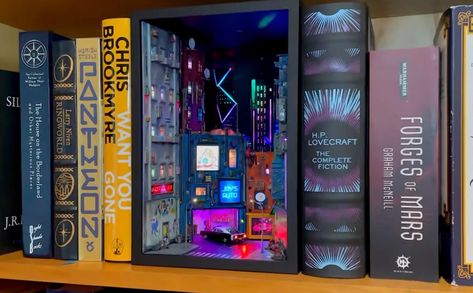 Larry Niven, Miniature Diorama, Rave Gear, Conceptual Artist, Cyberpunk City, Cool Electronics, Mysterious Places, Book Nook, Miniature Crafts