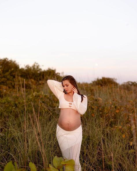 Crochet Maternity, Beach Maternity Photoshoot, Crochet Two Piece, Beach Maternity Photos, Maternity Shoots, Maternity Photography Poses, Beach Pics, Beach Maternity, Maternity Photoshoot