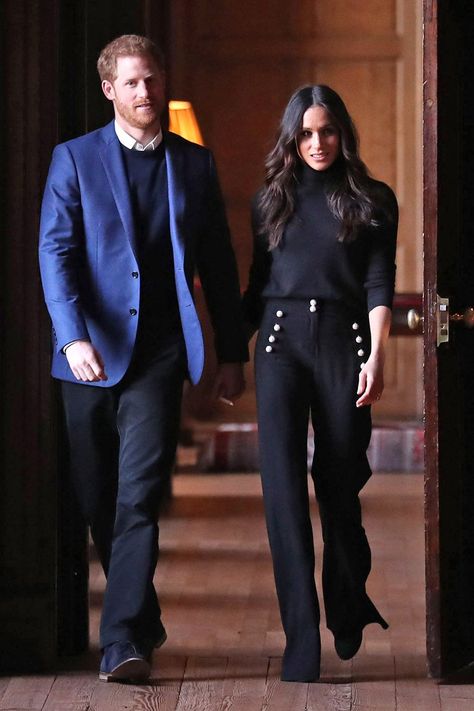 Meghan Markle in a Wolford turtleneck sweater, Veronica Beard buttoned pants, and Jimmy Choo booties Meghan Markle Office Style, Meghan Markle Wide Leg Pants, Meghan Markle Black Outfit, Classic With A Twist Style, Regal Style Outfits, Classic Style With An Edge, Megan Markle Style Classy, Megan Markle Style 2024, Edinburgh February