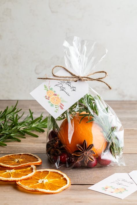 Easy Christmas Potpourri Gift, Pot Gifts Ideas, Thanksgiving Potpourri Gift, Simmer Pot Cone Gift, Simmer Pot Neighbor Gift, Food Xmas Gift Ideas, Popurri Homemade Stovetop Christmas, Dried Fruit Simmer Pot Gift, Simmer Pots Christmas Gift