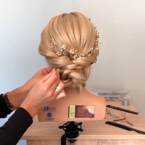 Simple Hairdo For Wedding, Simple Bridal Hair Tutorial, Long Hair Wedding Style Tutorial, Easy Hairstyles For Brides, Hair Up Do Tutorial Videos, Sideswept Wedding Hair Tutorial, Bride Easy Hairstyles, Simple Hairstyles For Bride, Simple Updos For Long Hair Wedding