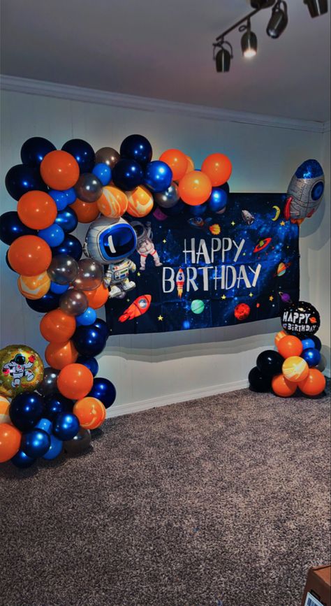 Outer Space Theme, Space Birthday Party, Space Birthday, Balloon Backdrop, Astronauts In Space, Space Theme, Balloon Garland, Diy Party, Star Shape