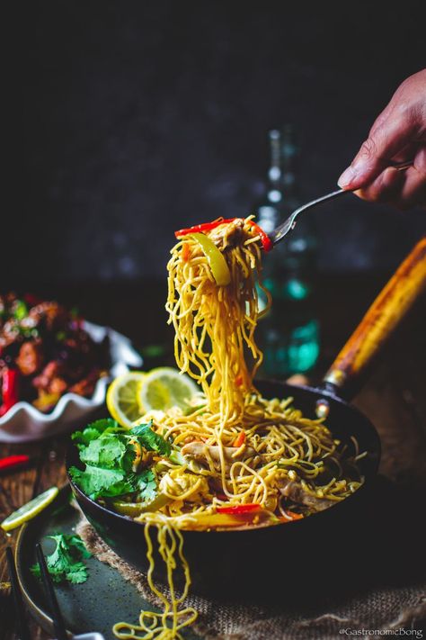 Indo Chinese Chicken Hakka Noodles recipe Chinese Food Images, Chinese Platter Photography, Chinese Cuisine Photography, Desi Restaurant, Chicken Hakka Noodles, Chinese Food Photography, Noodles Images, Hakka Noodles Recipe, Chinese Sauces