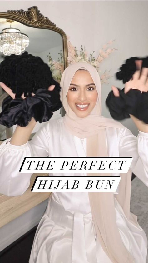 Hijab Bun Style, Low Bun Hijab, Hijab Bun, Hijab Scrunchie, Hijab With Hair Showing, White Hijab Tutorial, Hair Care Tips For Hijabis, Hijab Fashion Muslim, Bun Tutorials