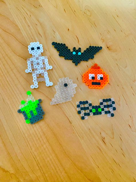 Bead Loom Patterns Free, Loom Patterns Free, Hama Beads Halloween, Perler Bead Designs, Melty Bead Designs, Melt Beads Patterns, Hamma Beads Ideas, Easy Perler Bead Patterns, Melty Bead Patterns