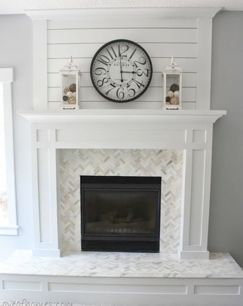 White Fireplace Makeover I want to do something similar to this on wall above fireplace, bring it up to ceiling Casa Rock, Modern Farmhouse Fireplace, Fireplace Redo, Shiplap Fireplace, Farmhouse Fireplace, White Fireplace, Corner Fireplace, Herringbone Tile, Fireplace Remodel