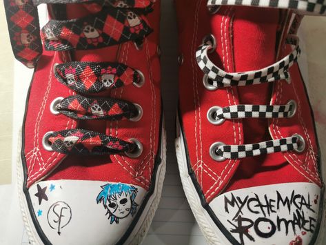 Pant Decoration Ideas, Converse Designs Diy Grunge, Sally Face Converse, Converse With Drawings On Them, Things To Draw On Your Shoes, Converse Art Ideas, Sally Face Outfits, Converse Designs Diy, Converse Designs Ideas