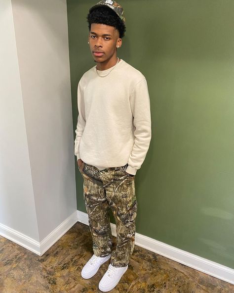 Black Boy Outfits, Camo Pants Outfit Men, Ptso Ideas, Guy Outfit, Camo Pants Outfit, Inspo Fits, Black Guy, Black Men Fashion Casual, Pants Outfit Men