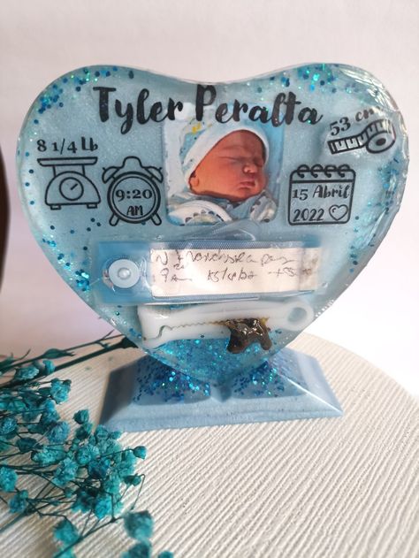 Resin Baby Keepsake, Pregnancy Crafts, Diy Resin Gifts, Christening Invitations Boy, Diy Resin Tray, Baby Gender Reveal Party Decorations, Fun Baby Announcement, Diy Resin Projects, Resin Art Painting