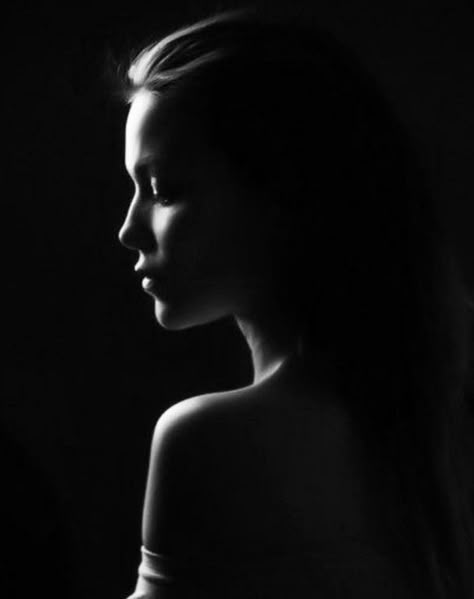 Woman's Silhouette | Black and White Photography Portrait With Shadows, Black And White Photography Portraits Women Faces, Low Key Photography Women, High Contrast Portrait Photography, Lowkey Photography, Black And White Studio Photography, Black White Photography Vintage, Low Key Portraits, Beauty Fotografie