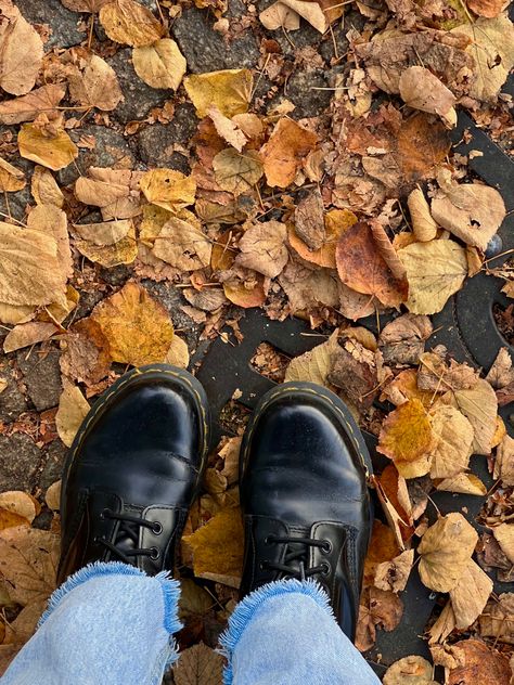 dr. martens in fall Fall Doc Martens, Dr Martens Aesthetic, Doc Martens Aesthetic, Autumn Wallpaper, Fallen Leaves, Fall Aesthetic, Doc Martens