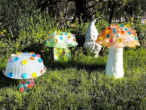 Diy Garden Mushrooms, Mushroom Hats, Glassware Crafts, Fun Summer Crafts, Crystal Dishes, Garden Mushrooms, Old Vases, Clear Vase, Summer Craft