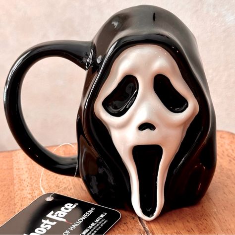 Bioworld Ghost Face Scream Sculpted Ceramic Mug Brand New!! See All Pics For Design, From The Scream Movie Series, The Famous Ghostface Mask Gothic Bedroom Furniture, Ghostface Mask, Goth Kitchen, Horror Room, Halloween Tea Party, Class 2023, Horror Villains, Halloween Miniatures, The Scream