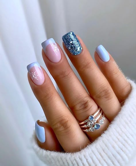 Oct Nails 2023, Winter Nails Dipped, Winter Blue Dip Nails, Square Dip Nails Winter, Pretty Winter Nails Classy Short, January Birthday Nails, Short Square Acrylic Nails Winter, Short Winter Nails 2022, January Nail Colors 2023