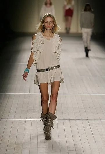 Isabel Marant RTW Spring 2009 Martine Rose Runway, Isabel Marant Runway 2000s, Isabel Marant Boho Chic, Isabel Marant Skirt Outfit, Isabel Marant Vibe, Rock Chic Outfits Summer, Isabel Marant Aesthetic, Isabel Marant Street Style, Isabella Marant