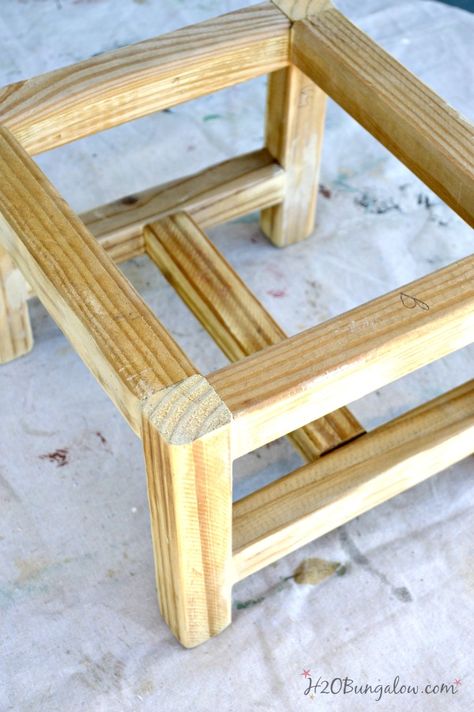 Diy Outdoor Footstool Patio, Diy Footstool, Rustic Eclectic, Natural Holiday Decor, Outdoor Footstool, Hamptons Decor, Small Footstool, Diy Stool, Coastal Style Decorating