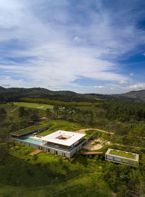 Gallery of Bela Vista House / Bernardes Arquitetura - 6 Vista House, Concrete Retaining Walls, House Of The Rising Sun, Arch Architecture, House Arch Design, Rural Scenes, Cottage Plan, Rain Water Collection, Architect House