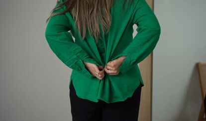 Front Tuck Shirt, Tucked In Shirt Outfit, Tuck In A Shirt, Long Shirt Women, Satin Shirts, Baggy Shirt, Shirt Tutorial, Shirt Hacks, Batwing Blouse