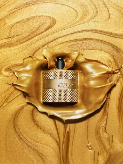 007 James Bond fragrance. Perfume photography. Splash photography. Gold splash. Advertising photography. Editorial photography. Fragrance Editorial, Royal Background, Perfume Versace, Fragrance Tester, Fragrance Photography, Cosmetic Creative, Splash Photography, Perfume Photography, Perfume Ad