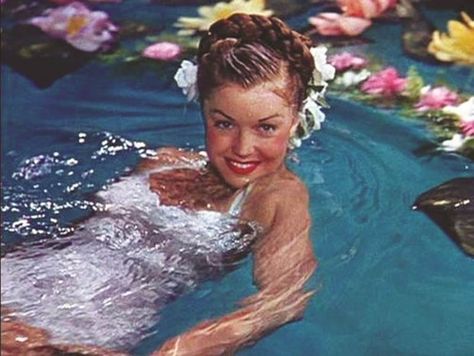 Phuket Film: Swim movie star Esther Williams dies Ester Williams Swimming, Esther Williams Movies, Ester Williams, Million Dollar Mermaid, Devil Woman, Pinup Fashion, Esther Williams, Swimming Hairstyles, Hair And Makeup Tips