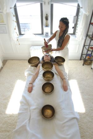 Singing Bowl Massage, Sound Bowls, Healing Retreats, Meditation Studio, Calming Techniques, Healing Room, Crystal Reiki, Sound Bath, Holistic Approach To Health