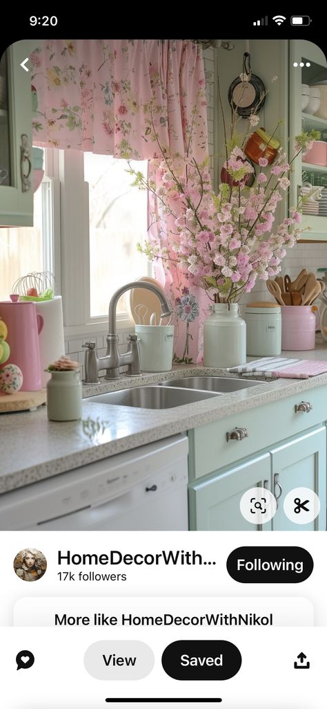 Shabby Chic Home, Casa Vintage, Shabby Chic Interiors, Dream House Rooms, Pink Kitchen, Cute Kitchen, Chic Kitchen, Shabby Chic Kitchen, Barbie Dream House