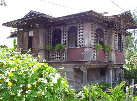 Lumang Bahay, Negros. | Flickr - Photo Sharing! Lumang Bahay, Filipino Houses, Vintage Filipino, Philippine House, Ancestral House, Philippine Architecture, Old House Design, Filipino House, Filipino Architecture