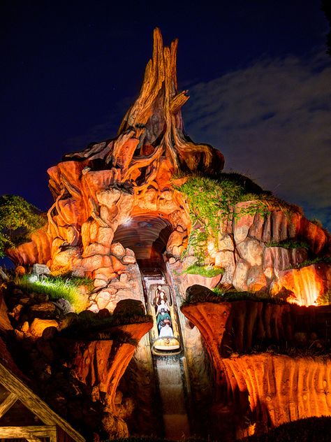 Disneyland Anaheim, Disneyland Rides, Disney Pics, Disney Imagineering, Splash Mountain, Disney Rides, Mailbox Post, Disney Photography, Disneyland California