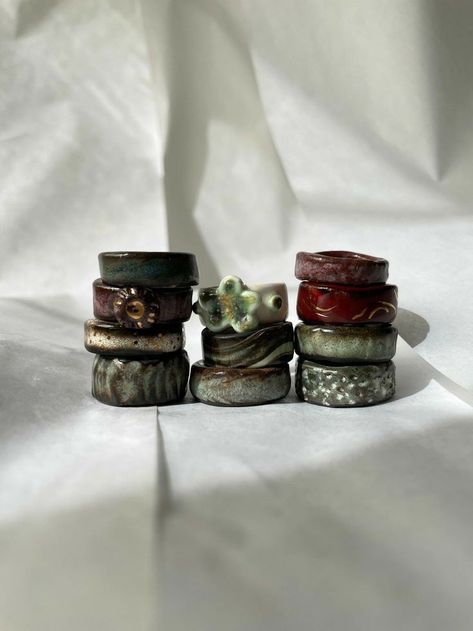 Minimalistic Rings, Magia Das Ervas, Clay Ring, Clay Rings, Clay Crafts Air Dry, Ceramic Ring, Keramik Design, Ceramic Rings, Clay Art Projects