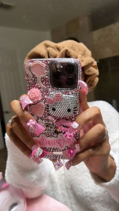 Things To Buy At Costco, Bling Phone Cases Diy, Stile Kylie Jenner, Images Hello Kitty, Hello Kitty Phone Case, Bling Phone Cases, Pink Lifestyle, Hello Kitty Aesthetic, Girly Phone Cases