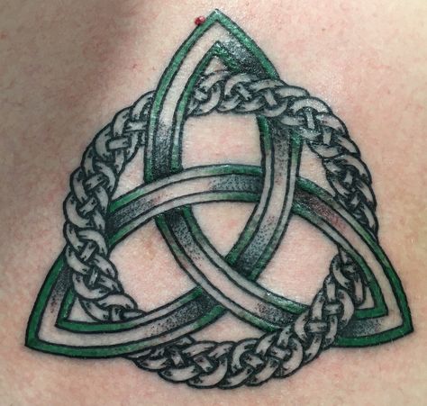 The Family established in the Holy Trinity of God. Celtic Knot Shoulder Tattoo, Trinity Circle Tattoo, Family Celtic Knot Tattoo, Celtic Trinity Knot Tattoo, Family Tattoos For Men Symbolic, Irish Symbol Tattoos, Irish Tattoo Designs, Irish Tattoos For Men, Celtic Tattoo Family