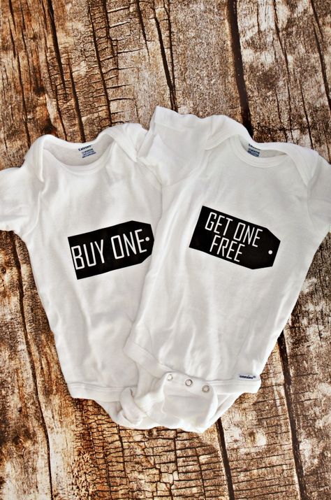 Baby Shower For Twins, Twin Baby Clothes, Twin Onesies, Twin Baby Gifts, Twin Baby Boys, Twins Gift, Shower Outfits, Trendy Baby Shower Ideas, Diy Baby Gifts