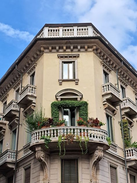 turin , Italy aesthetic , old money , balcony Old Money Balcony, Balcony With Plants, Building Balcony, Aesthetic Building, Old Money House, Aesthetic Old Money, Aesthetic Old, House Vibes, Classic Building