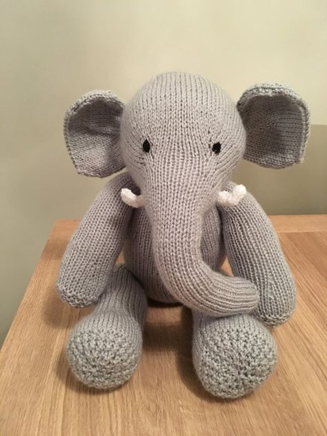 Knitted Toys Free Patterns, Animal Knitting Patterns, Elephant Toy, Knitting Patterns Toys, Baby Knits, Knitted Animals, Elephant Pattern, Paintbox Yarn, Cute Elephant