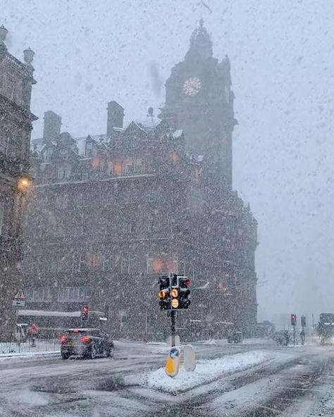 Edinburgh Winter, Castle Fraser, Scotland Aesthetic, Edinburgh Christmas, Scottish Homes, Snowy Day, Edinburgh Scotland, Future Travel, Scotland Travel