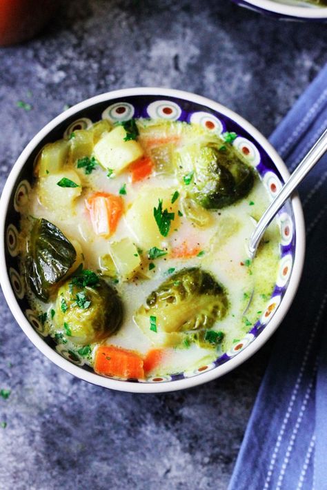 Brussels Sprouts Soup (European style) is an amazing dish that can be served from the end of summer throughout the cold winter months. It’s very easy to make and tastes delicious. It can be served chunky or creamy, depending on your preferences, and accompanied with a piece of crusty bread. #soup #fallrecipes Brussels Sprouts Soup Recipe, Brussel Sprout Soup, Eating European, Sprout Soup, Creamy Spinach Soup, Salad Appetizer Cups, European Recipes, Sprouts With Bacon, Sprout Recipes