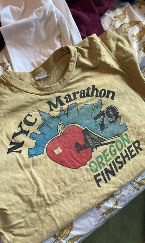 Retro College T-shirt With Screen Print, Vintage T-shirt With Screen Print For Sports Events, Vintage Running Shirt, Yellow Retro Graphic Print Camp Shirt, Vintage Marathon Shirt, Vintage Shirt Design, Nyc Marathon, 70s Inspired Fashion, Racing Shirts