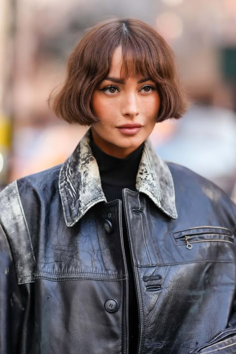 Contoured-Bob Haircut Trend Cropped French Bob, Short Bob Short Fringe, Iconic Bob Haircuts, Super Short Bob Haircut, Short Bob Color Ideas, Contour Bob, French Bob With Micro Bangs, Bixie 90s Haircut With Bangs, Short French Hair