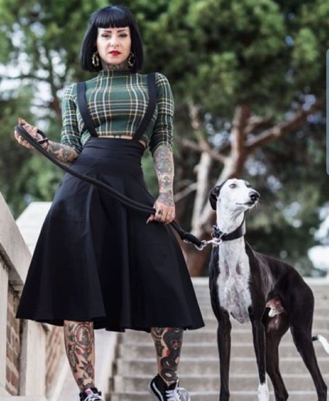 Personal Style Types, Goth Pinup, Jagua Henna, Rockabilly Looks, Vintage Style Clothing, Dresses 1950s, Rockabilly Girl, Rockabilly Outfits, Alt Girls