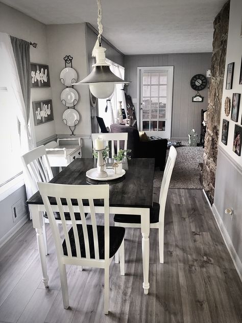 Small Kitchen With Eat In Dining, White And Black Kitchen Table, Black Dining Room Decor Ideas, Black And White Dining Table, White Dinning Room, Kitchen Tables And Chairs, Condo Decor, Modern Farmhouse Dining Room, Farmhouse Dining Room Table