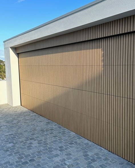 timber batten garage door Garage Pocket Door, Wooden Garage Doors Modern, Mid Century Modern Garage Door, Fake Garage Door, Modern Garage Doors Ideas, Wood Look Garage Doors, Garage Door Exterior, Garage Doors Wood, Dubai Townhouse